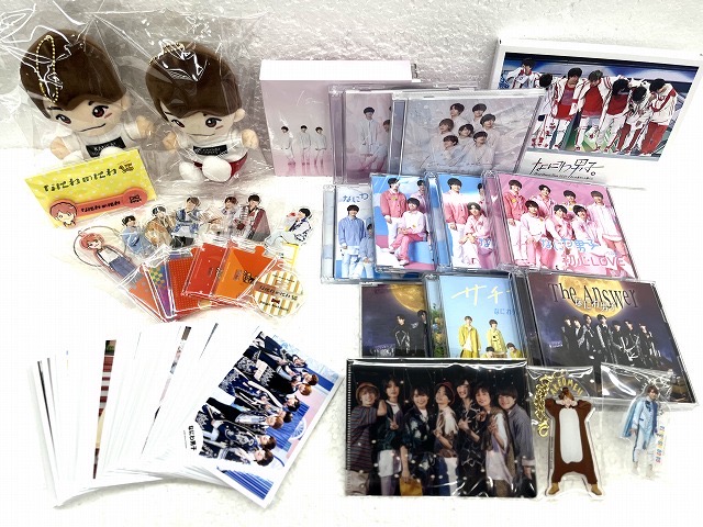ジャニーズ関連のグッズやCD、写真などをまとめたコレクションの画像。